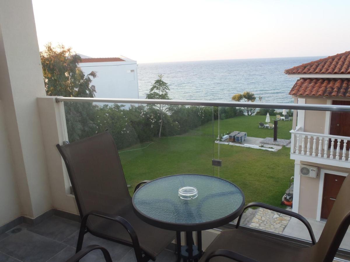 Loukas Apartments On The Waves Tragaki Exterior foto