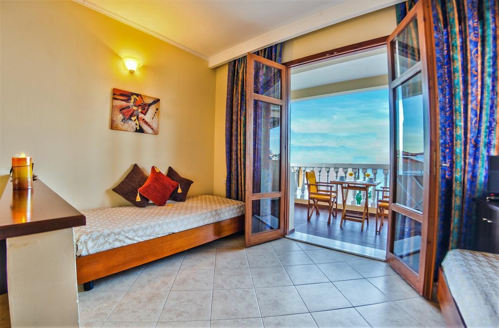 Loukas Apartments On The Waves Tragaki Quarto foto