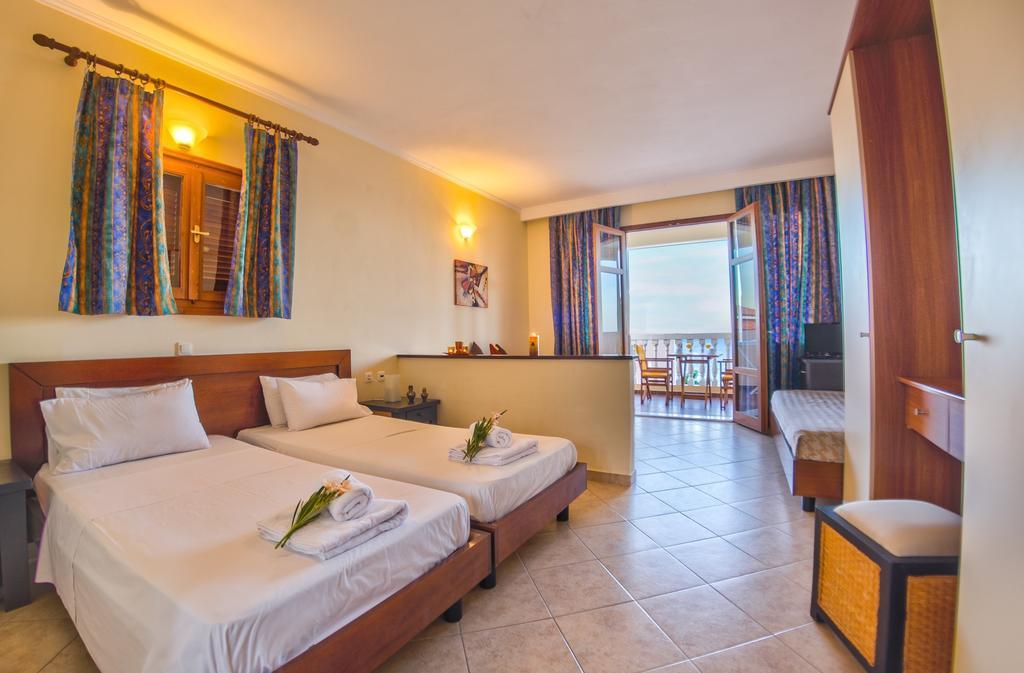 Loukas Apartments On The Waves Tragaki Quarto foto