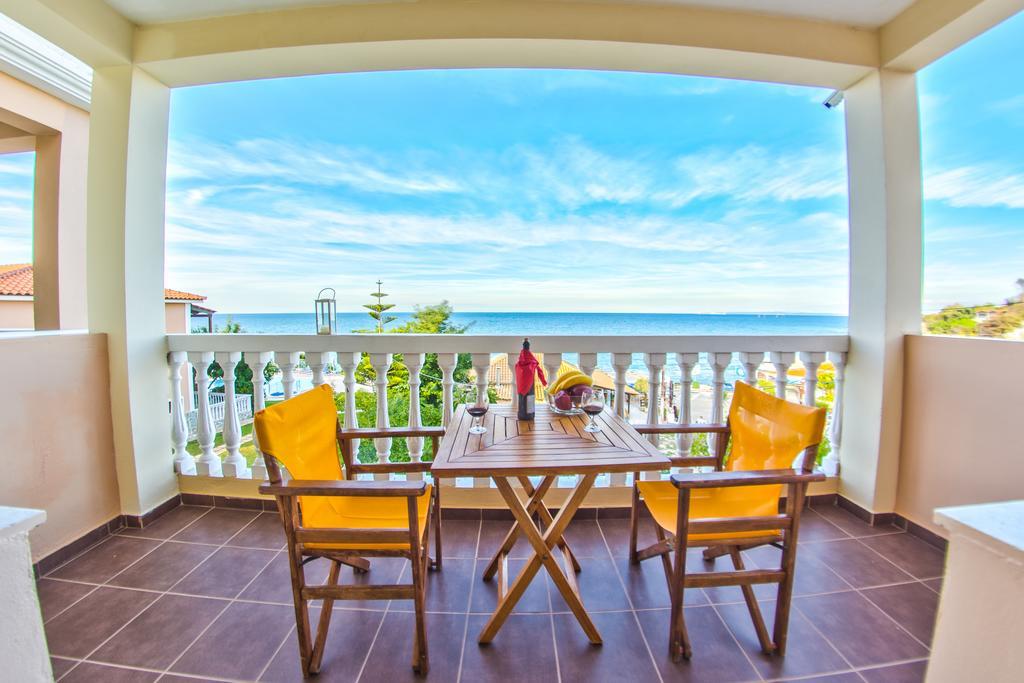 Loukas Apartments On The Waves Tragaki Quarto foto