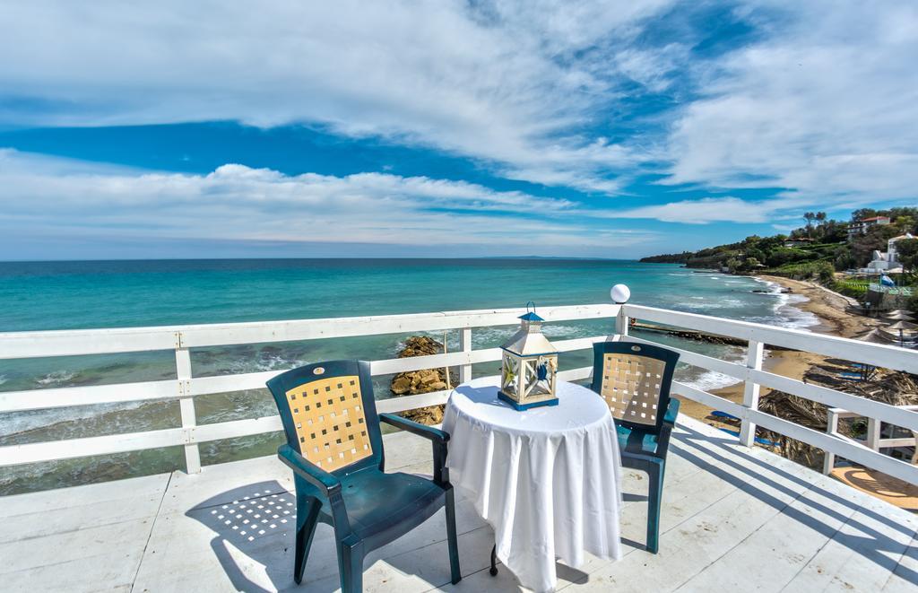 Loukas Apartments On The Waves Tragaki Quarto foto